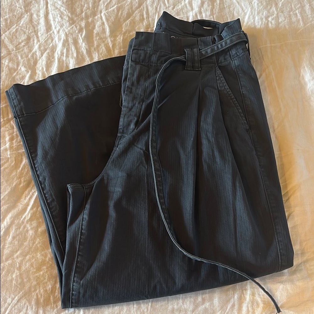 AE navy blue Stretch Paperbag Wide-Leg
Crop Pant